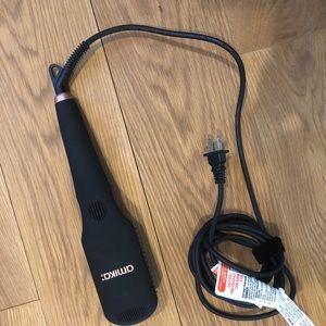 Amika Polished Perfection Straightening Brush